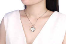 Strieborný medajlón