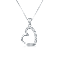 elegantny-strieborny-privesok-v-tvare-srdca