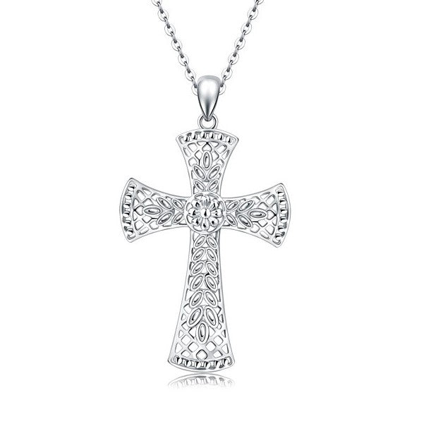 zaujimavy-strieborny-tepany-kriz