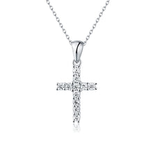 elegantny-strieborny-privesok-v-tvare-kriza