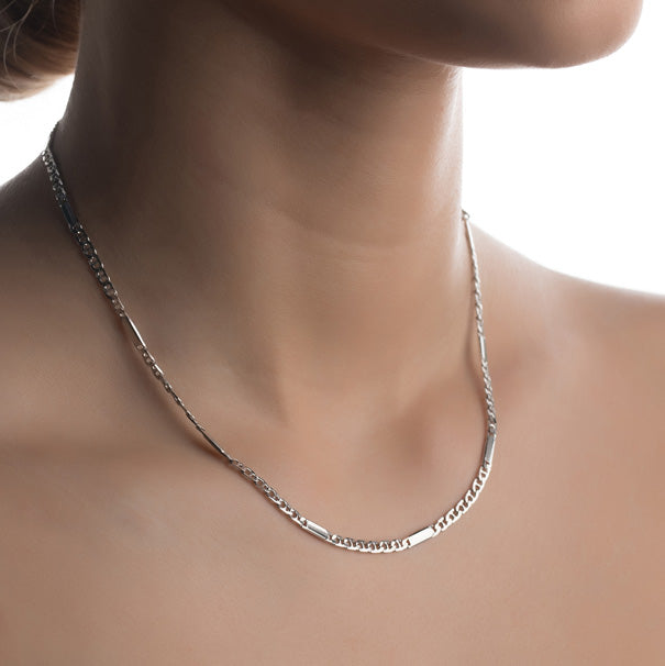 atypicka-strieborna-retiazuka