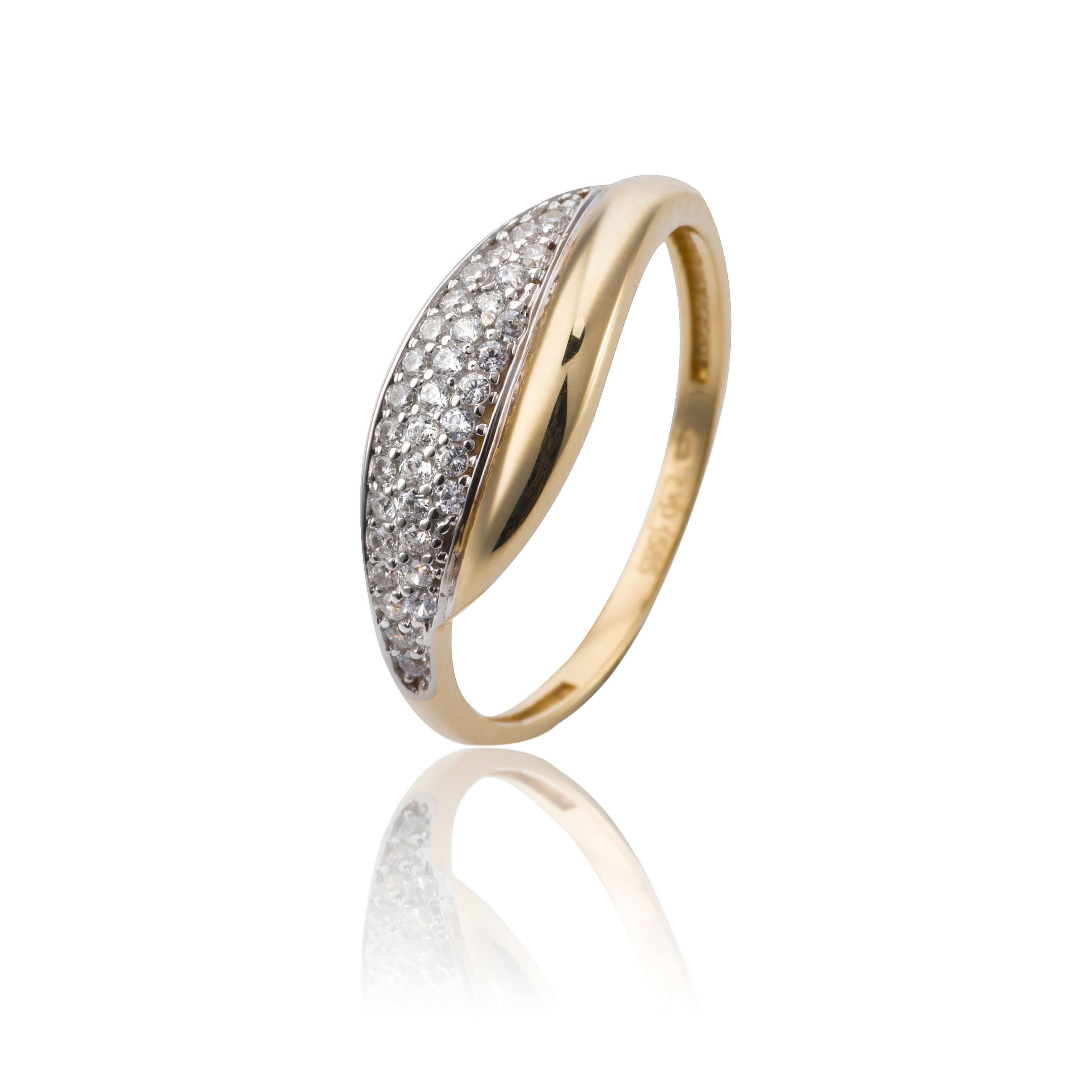 vyrazny-damsky-prsten-s-cirymi-zirkonmi