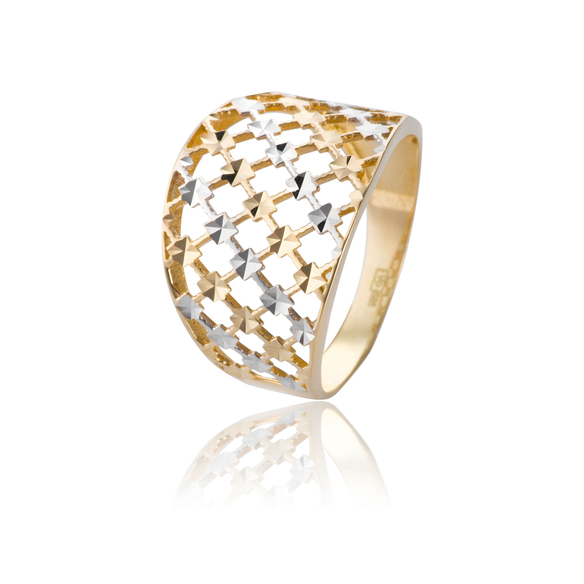 krasny-zlaty-prsten-s-efektnym-gravirom